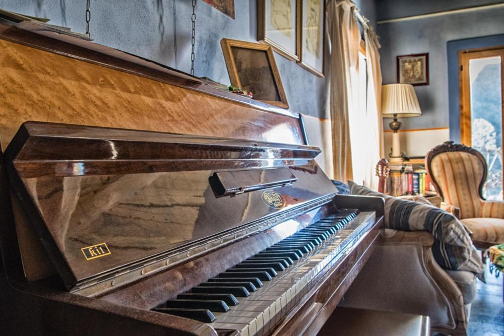 Comano  Viandanti, Artisti E Sognatori Bed & Breakfast エクステリア 写真
