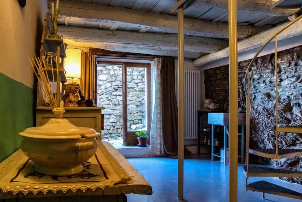 Comano  Viandanti, Artisti E Sognatori Bed & Breakfast エクステリア 写真